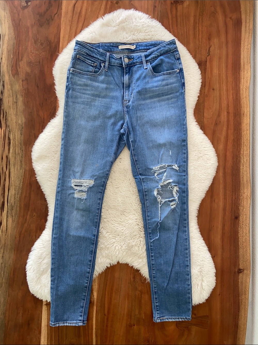 Levi’s high rise skinny jean ripped denim light medium blue distressed 29